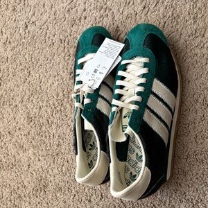 Adidas Country OG Forest Green and Cream Sneakers
